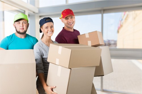 Packed boxes and furniture prepared for short-term storage in Pondersend