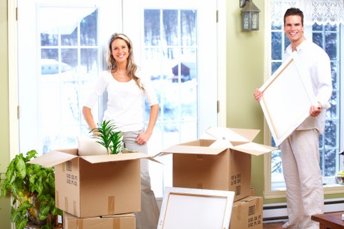 Careful handling of furniture during removals in Pondersend